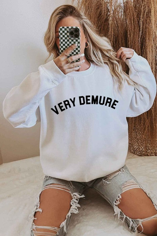 VERY DEMURE OVERSIZED SWEATSHIRT - Fuzzys Fashion USA
